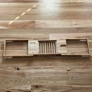 Expandable bath tray